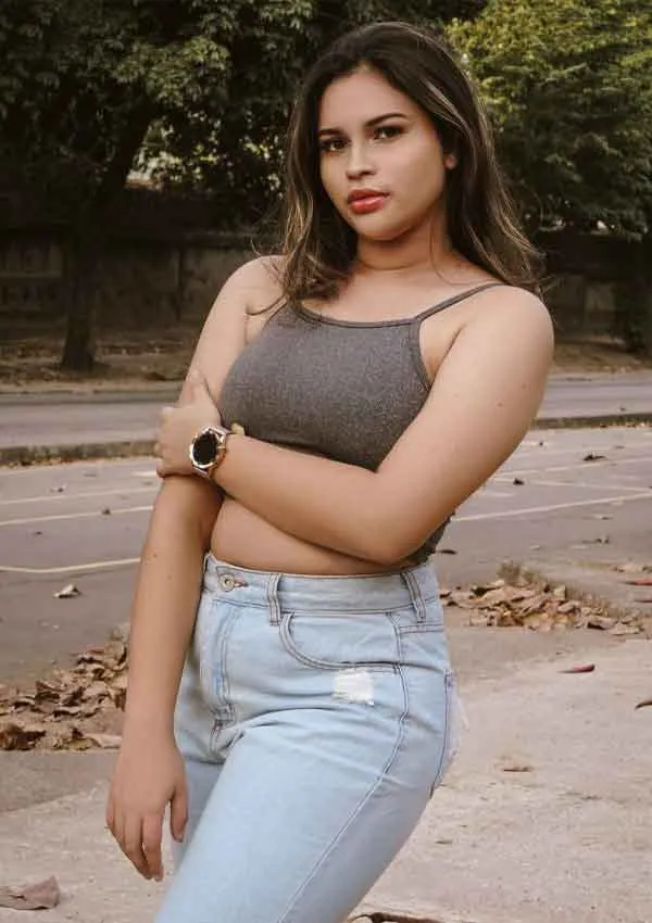 Neha Singh Escort Jhandewalan