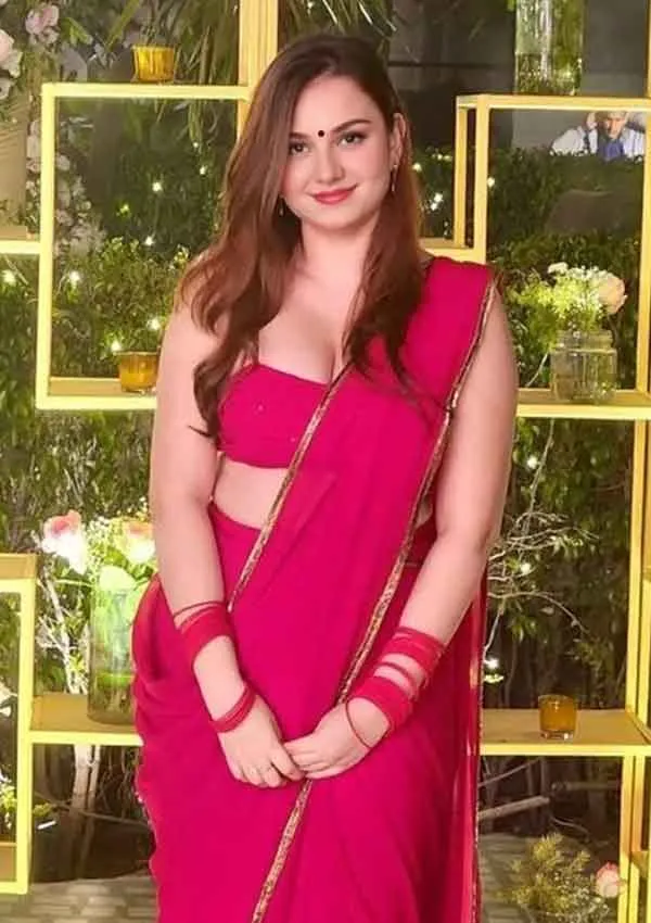 Tanisha Sharma Call Girl Jhandewalan